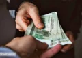 صدای اعتراض کارگران به میزان حقوق بلند شد | بوی بحران جدید به مشام می رسد؟ صدای اعتراض کارگران به میزان حقوق بلند شد | بوی بحران جدید به مشام می رسد؟