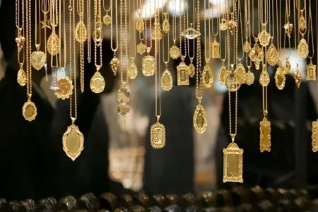 قیمت طلا امروز در بازار  ۶ اسفند سقوط کرد + جدول