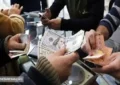 نرخ دلار خریداران را گیج کرد | قیمت روز دلار و سایر ارزها (پنجشنبه ۲۵ بهمن ۱۴۰۳)