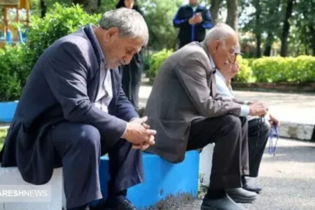 کلاه بزرگ بر سر بازنشستگان  | بسته‌های معیشتی تقلبی از آب در آمد!