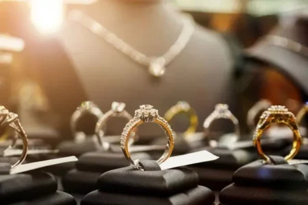 قیمت طلا ۱۸ عیار امروز چهارشنبه ۲۴ اردیبهشت اعلام شد + جدول