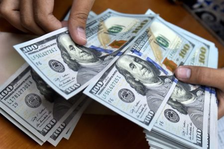دلار آمریکا در سراشیبی؛ چشم بازارها به توافق آمریکا و چین