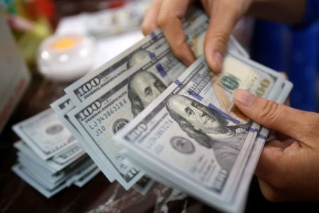 کاهش قیمت ارزها در بازار آزاد؛ دلار و یورو هم زمان ارزان شدند