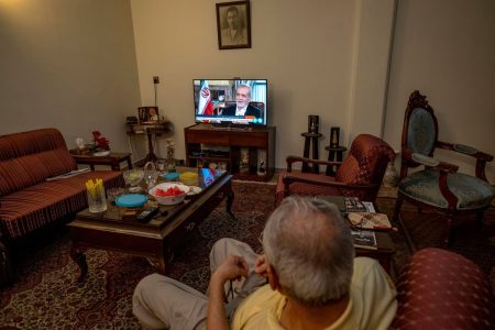 یک دکمه خارجی، بحران تلویزیون ایرانی؟ تلویزیون‌های اسنوا و دوو دوباره زنده شدند