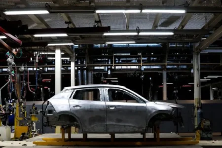 خودروسازان بدون مجوز حق افزایش قیمت ندارند