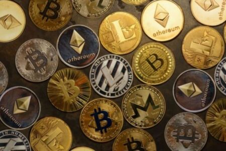 آخرین قیمت رمزارزها/ بیت‌کوین صعود تا پشت مرز ۸۳ هزار دلار و تتر همچنان در مسیر کاهش قیمت