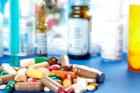 سرمایهگذاری ۵ همتی برای خودکفایی در دارو و تجهیزات پزشکی سرمایهگذاری ۵ همتی برای خودکفایی در دارو و تجهیزات پزشکی