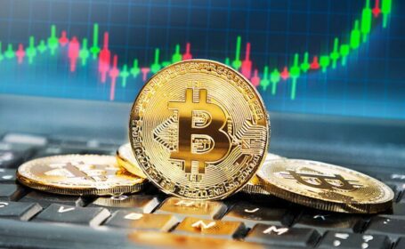 قیمت بیت کوین و ارز‌های دیجیتال امروز یکشنبه ۷ تیر ۱۴۰۵ + جدول