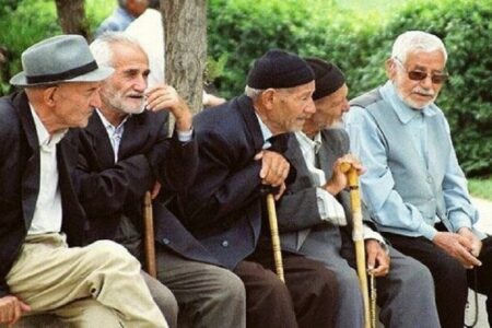 تلفنهای هوشمند میتوانند خطر افسردگی سالمندان را افزایش دهند تلفنهای هوشمند میتوانند خطر افسردگی سالمندان را افزایش دهند